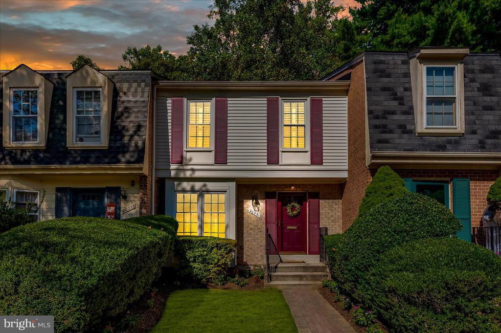 Maple Leaf Ct, Montgomery Village, MD 20886