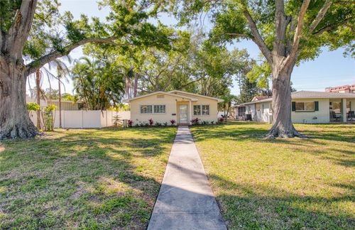 662 Villagrande Ave S, ST PETERSBURG, FL, 33707-2043 | Card Image