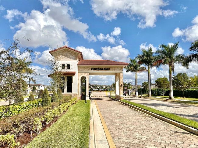10607 W 34 Th Ct, Townhouse with 3 bedrooms, 3 bathrooms and null parking in Hialeah FL | Image 26