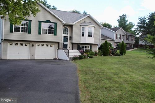 8 Cottontail Dr, RANSON, WV, 25438-4804 | Card Image