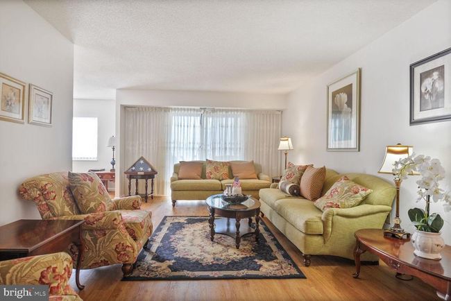 3-125 - 15115 Interlachen Dr, Condo with 1 bedrooms, 1 bathrooms and null parking in SILVER SPRING MD | Image 4