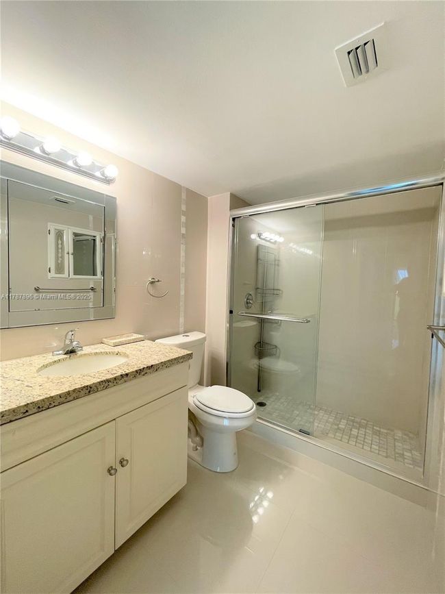 APT-403 - 2924 Collins Ave, Condo with 2 bedrooms, 2 bathrooms and null parking in Miami Beach FL | Image 13