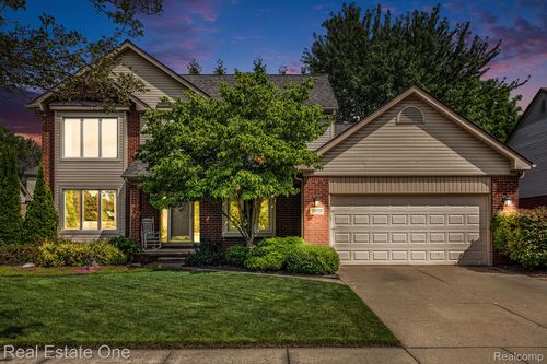 2929 Chippewa Dr, Troy, MI, 48085-1121 | Card Image