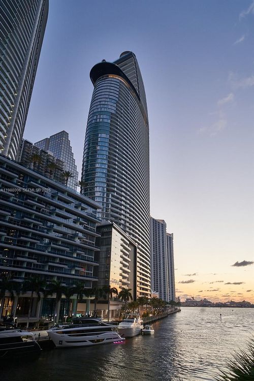 apt-1808w-300 Biscayne Boulevard Way, Miami, FL, 33131-2286 | Card Image