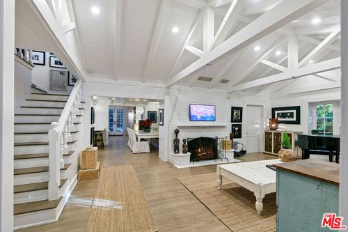 1762 Nichols Canyon Rd, Los Angeles, CA, 90046-2124 | Card Image