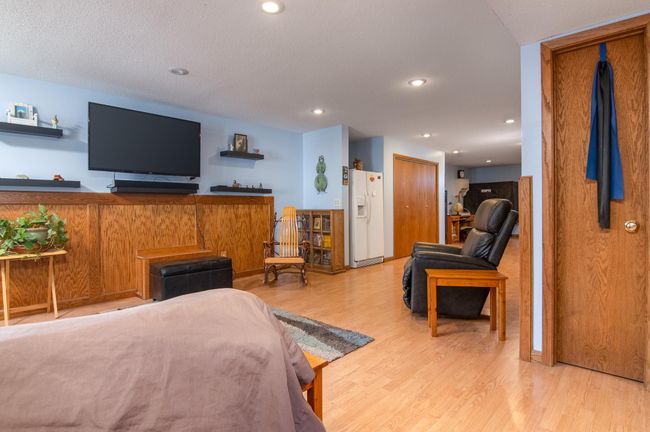 Large open area is great for entertaining | Image 23