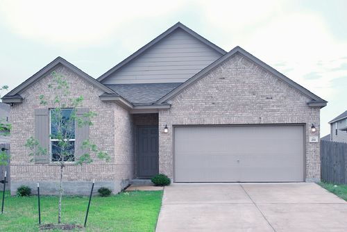 211 Pitkin Dr, Lockhart, TX, 78644-3857 | Card Image