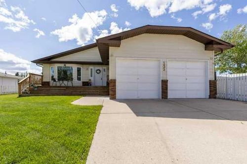 135 5 Street W, Cardston, AB, T0K0K0 | Card Image