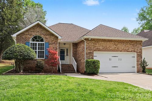 4404 Stonefield Dr, Charlotte, NC, 28269-1945 | Card Image