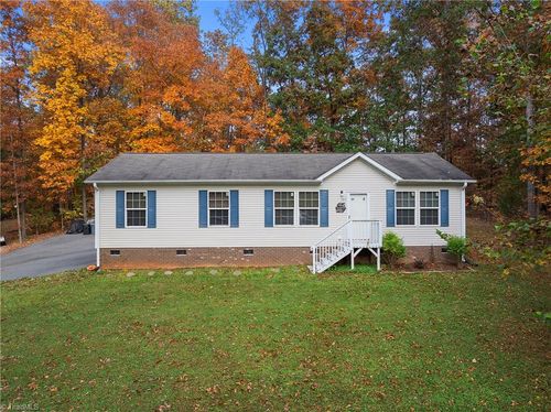189 Panther Ln, Thomasville, NC, 27360-6820 | Card Image