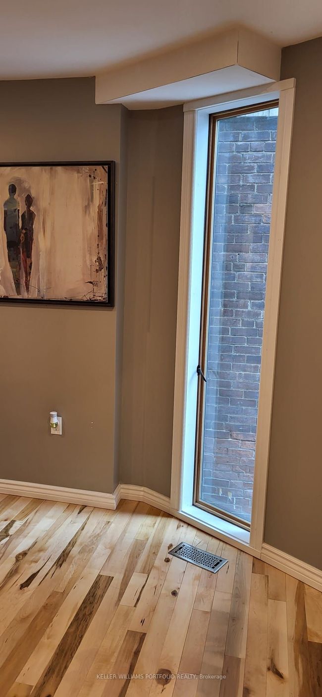 MAIN - 17 Kelvin Ave, House attached with 1 bedrooms, 1 bathrooms and null parking in Toronto ON | Image 8