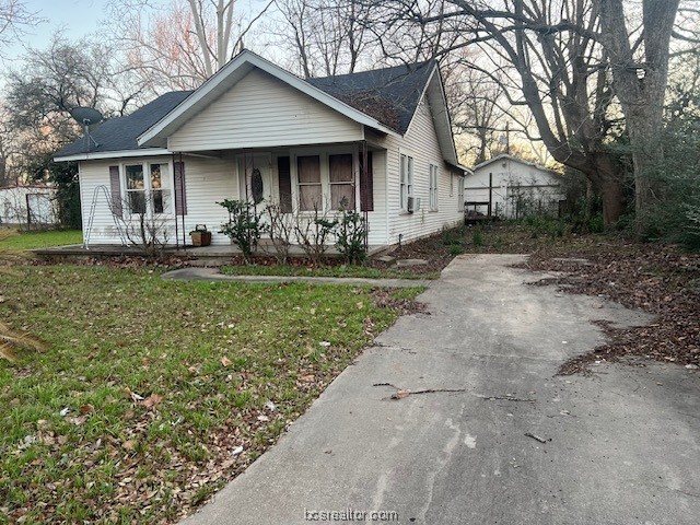 Willow Dr, Hearne, TX 77859