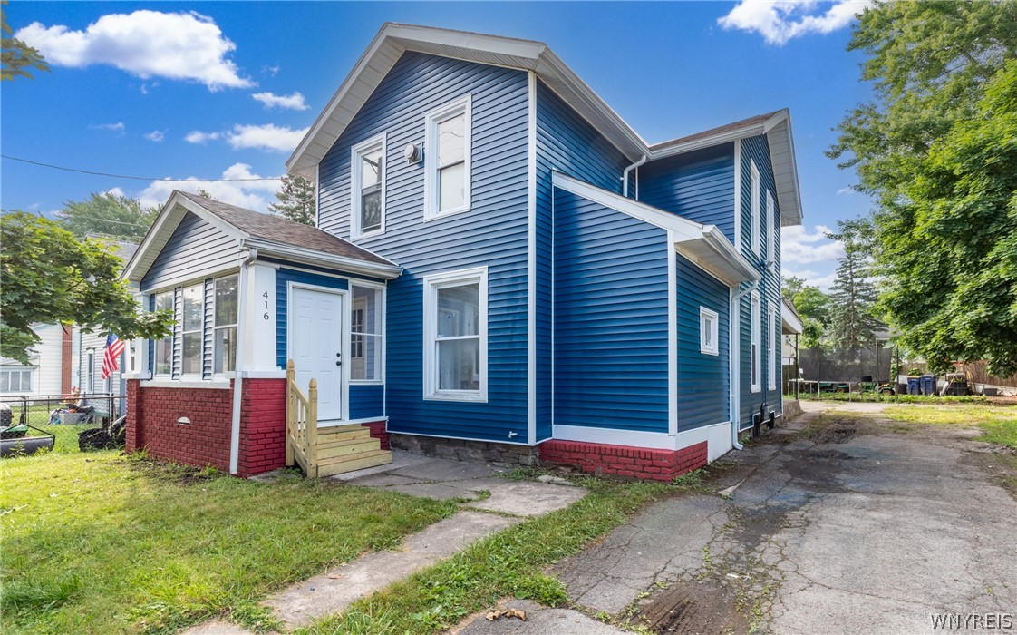 Walnut St, Lockport, NY 14094