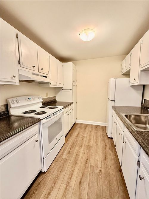 apt-33-40 Cowesett Ave, West Warwick, RI, 02893-3266 | Card Image