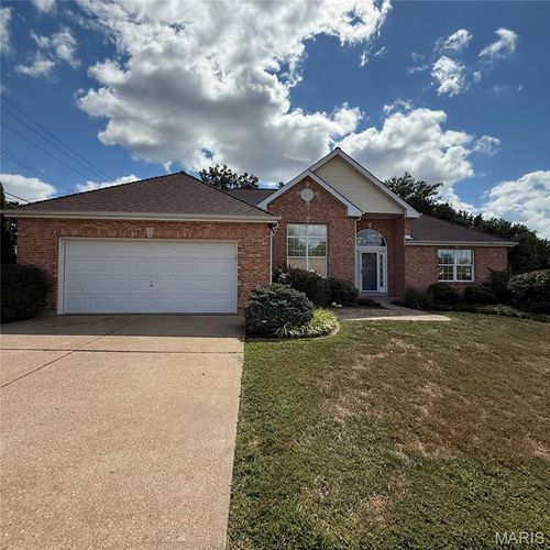 16802 Enderbush Ln, Eureka, MO, 63025-1179 | Card Image