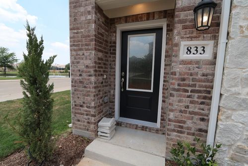 833 Tennessee Dr, Euless, TX, 76040-4691 | Card Image