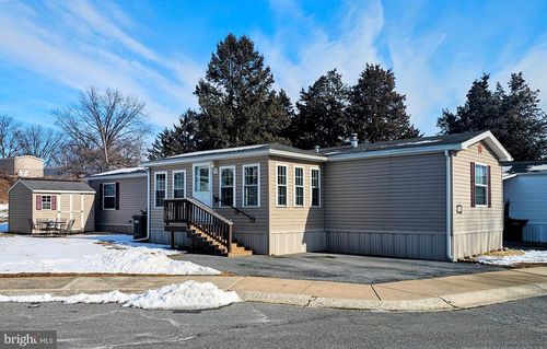 927 Emerald St, EPHRATA, PA, 17522-1802 | Card Image