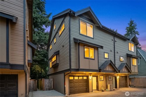 a-9615 Roosevelt Way Ne, Seattle, WA, 98115-2256 | Card Image