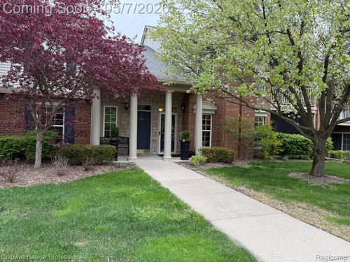 5349 Brookemonte Cir, Oakland Twp, MI, 48306-5012 | Card Image