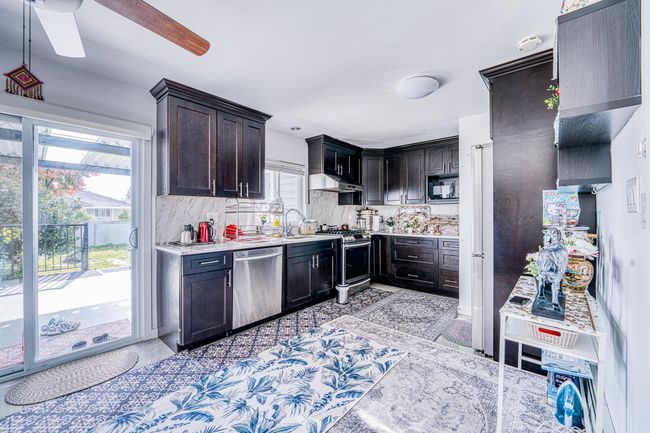 7768 18th Ave, House other with 6 bedrooms, 3 bathrooms and 2 parking in Burnaby BC | Image 18