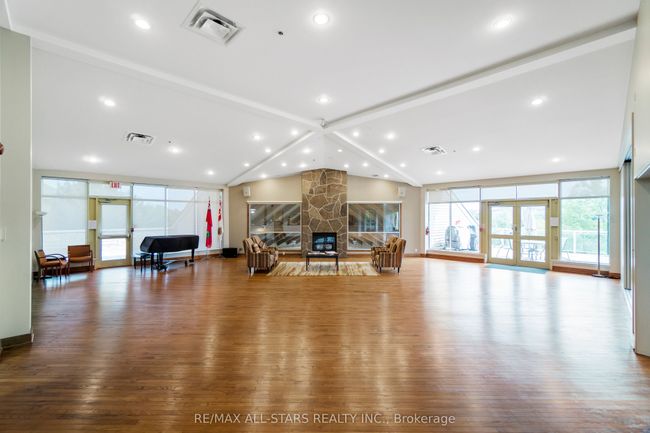 68 Celebrity Greens Way, Condo with 3 bedrooms, 2 bathrooms and 1 parking in Markham ON | Image 39