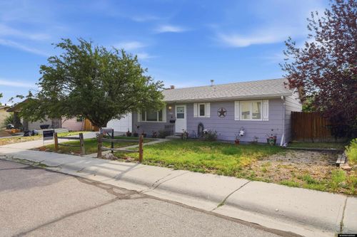 3865 Ridgecrest Dr, Casper, WY, 82604-5012 | Card Image