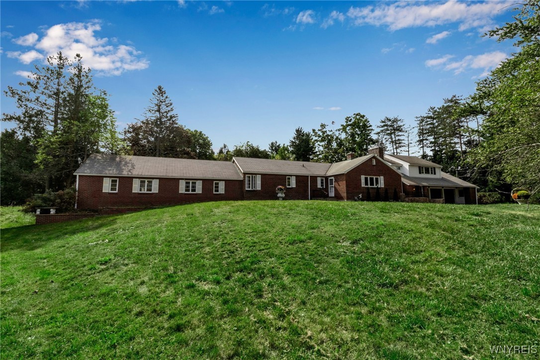1620 Billington Road, For Sale in Elma Zoocasa