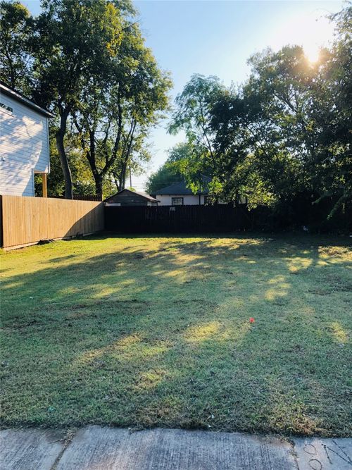 2719 Cross St, Dallas, TX, 75210-2037 | Card Image