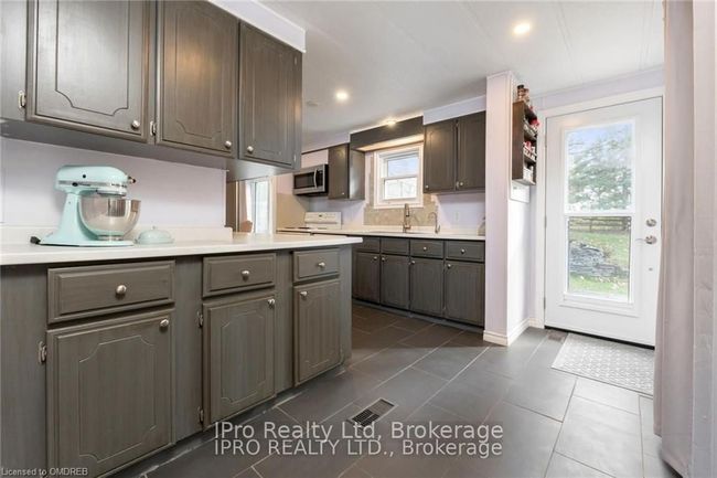 18 Station St, House other with 3 bedrooms, 2 bathrooms and 8 parking in Amaranth ON | Image 14