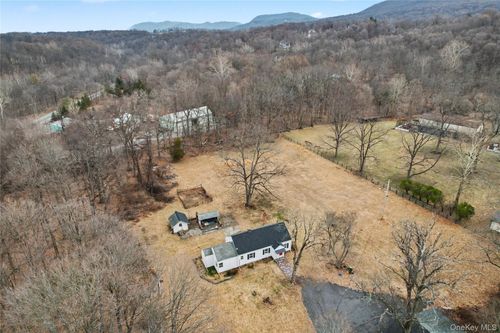 11 Boulder Dr, New Windsor, NY, 12553-8807 | Card Image