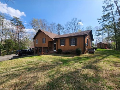 181 Camelia Ct, Mount Airy, NC, 27030-1922 | Card Image