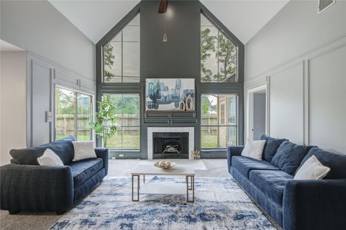 10603 Mills Cir, Houston, TX, 77070-4455 | Card Image