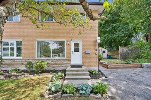 196 Walker St, Cambridge, ON, N3C2C2 | Card Image