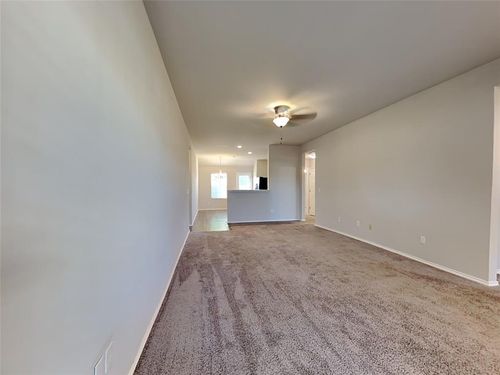 2033 W Hunter Springs Way, Mustang, OK, 73064-7275 | Card Image
