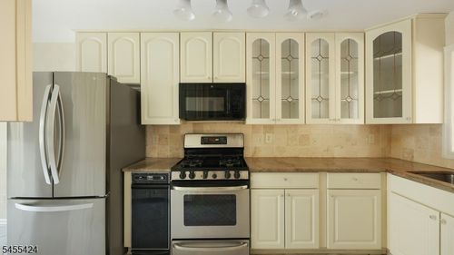 851 Princeton Ct, Branchburg, NJ, 08853-4101 | Card Image