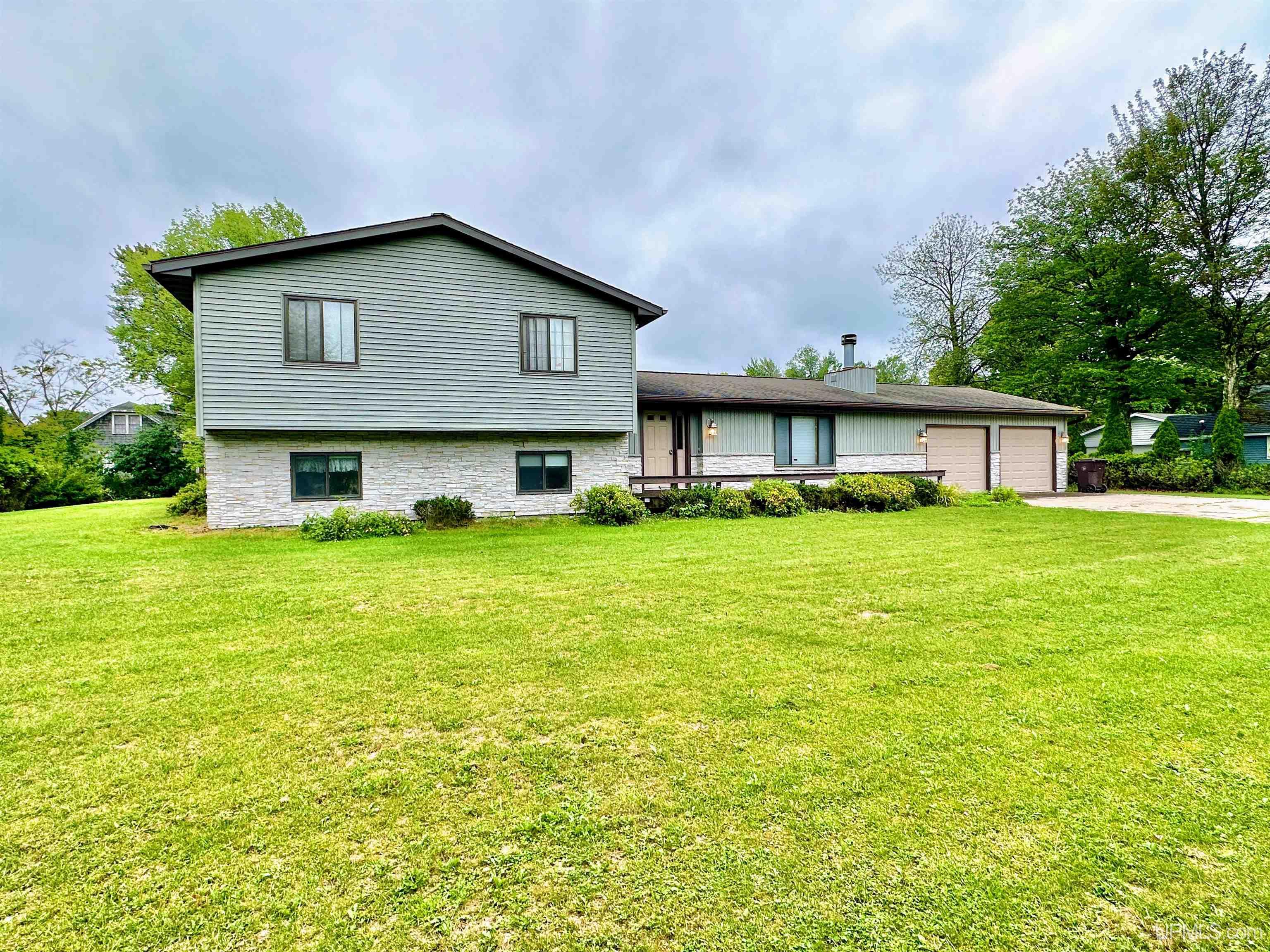 19th Ln, Gladstone, MI 49837