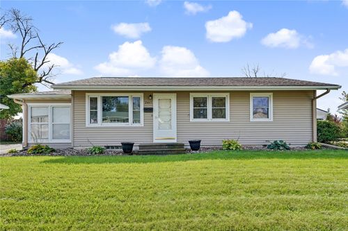 2465 1st Ave, Marion, IA, 52302 | Card Image