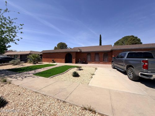 3709 Roslyn Dr, Horizon City, TX, 79928-6408 | Card Image