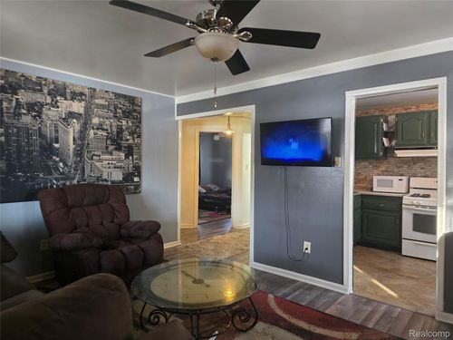 6118 Harrison St, Garden City, MI, 48135-2556 | Card Image