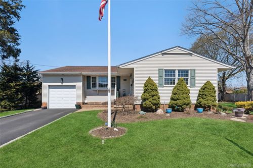 189 N Iowa Ave, Massapequa, NY, 11758-1322 | Card Image