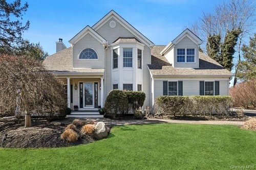 5 Kenwood Ln, Saint James, NY, 11780-3424 | Card Image