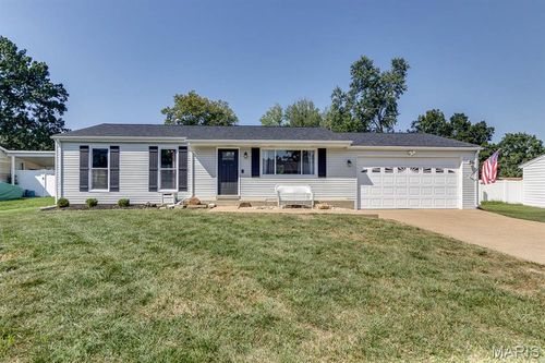 251 Peffer Ln, Fenton, MO, 63026-2822 | Card Image