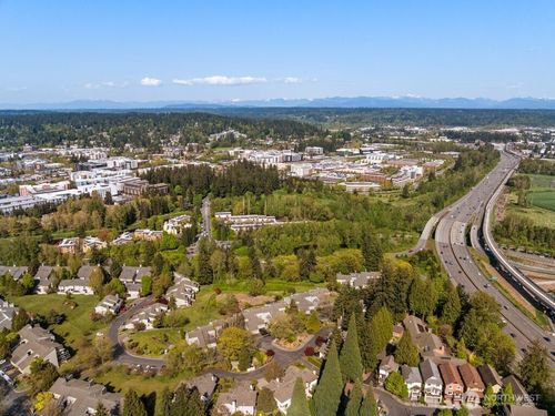 15662 Ne 70th Ct, Redmond, WA, 98052-4305 | Card Image