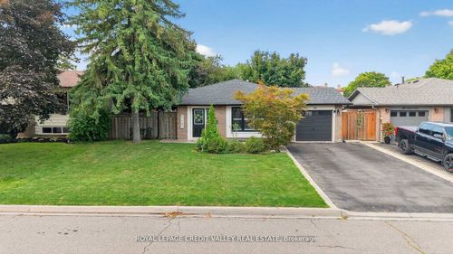 24 Willis Dr, Brampton, ON, L6W1A9 | Card Image