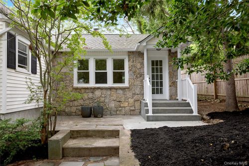 414 Echo Ave, Sound Beach, NY, 11789-1929 | Card Image