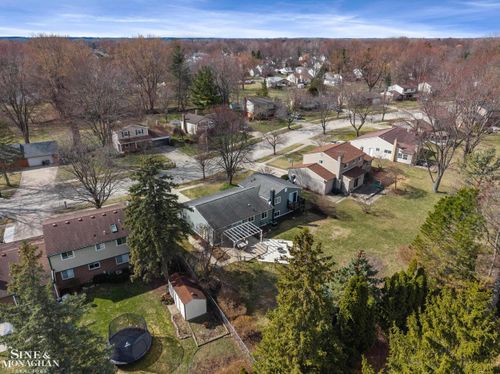 19330 Bainbridge Ave, Livonia, MI, 48152-1786 | Card Image