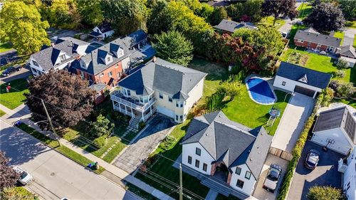 7 Robinson St S, Grimsby, ON, L3M3C5 | Card Image