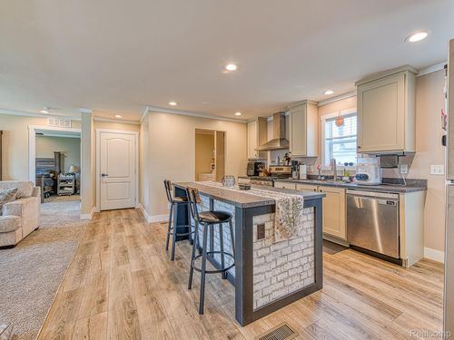 501 Washington, Sumpter Township, MI, 48111-9056 | Card Image