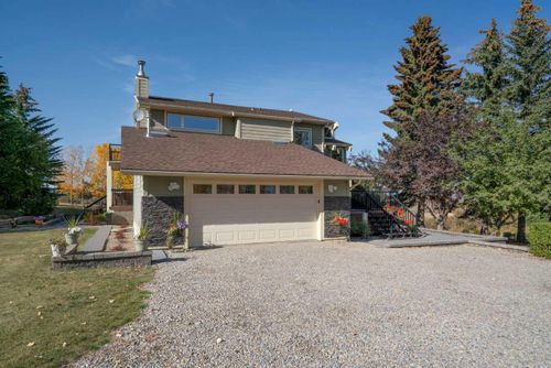 28 Poplar Hill Place, Home with 4 bedrooms, 3 bathrooms and 6 parking in Rural Rocky View County AB | Card Image