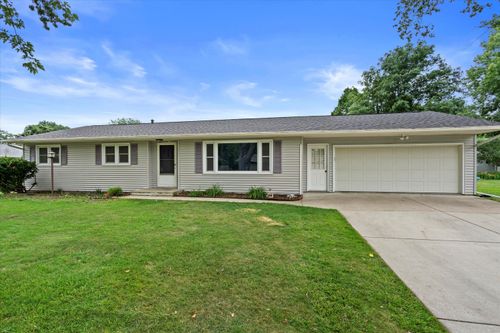 675 Daffodil Ct, Oconomowoc, WI, 53066-2325 | Card Image